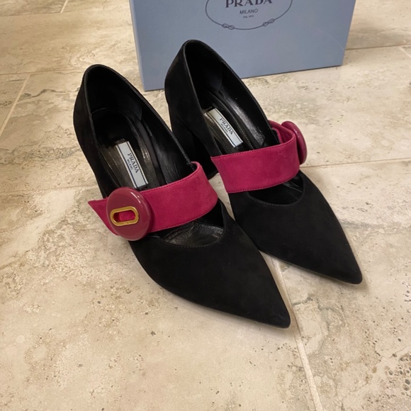 Gorgeous! PRADA Suede Button Pumps🌺 - Picture 6 of 14